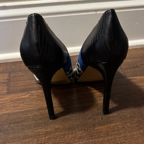 New York & Company Black and Blue Patterned Heels - Picture 2 of 9